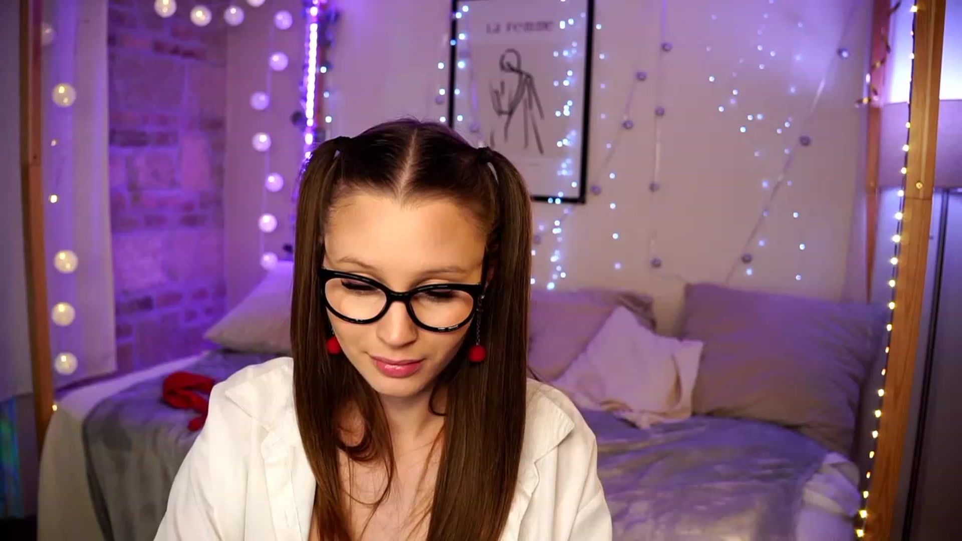 Gallery image thumbnail from EmmmaShy_18's myfreecams stream on, 12/22/2023, 01:33 image 12 of 20