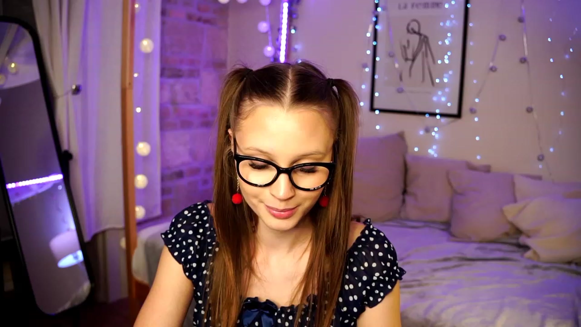 Gallery image thumbnail from EmmmaShy_18's myfreecams stream on, 12/22/2023, 21:35 image 20 of 20