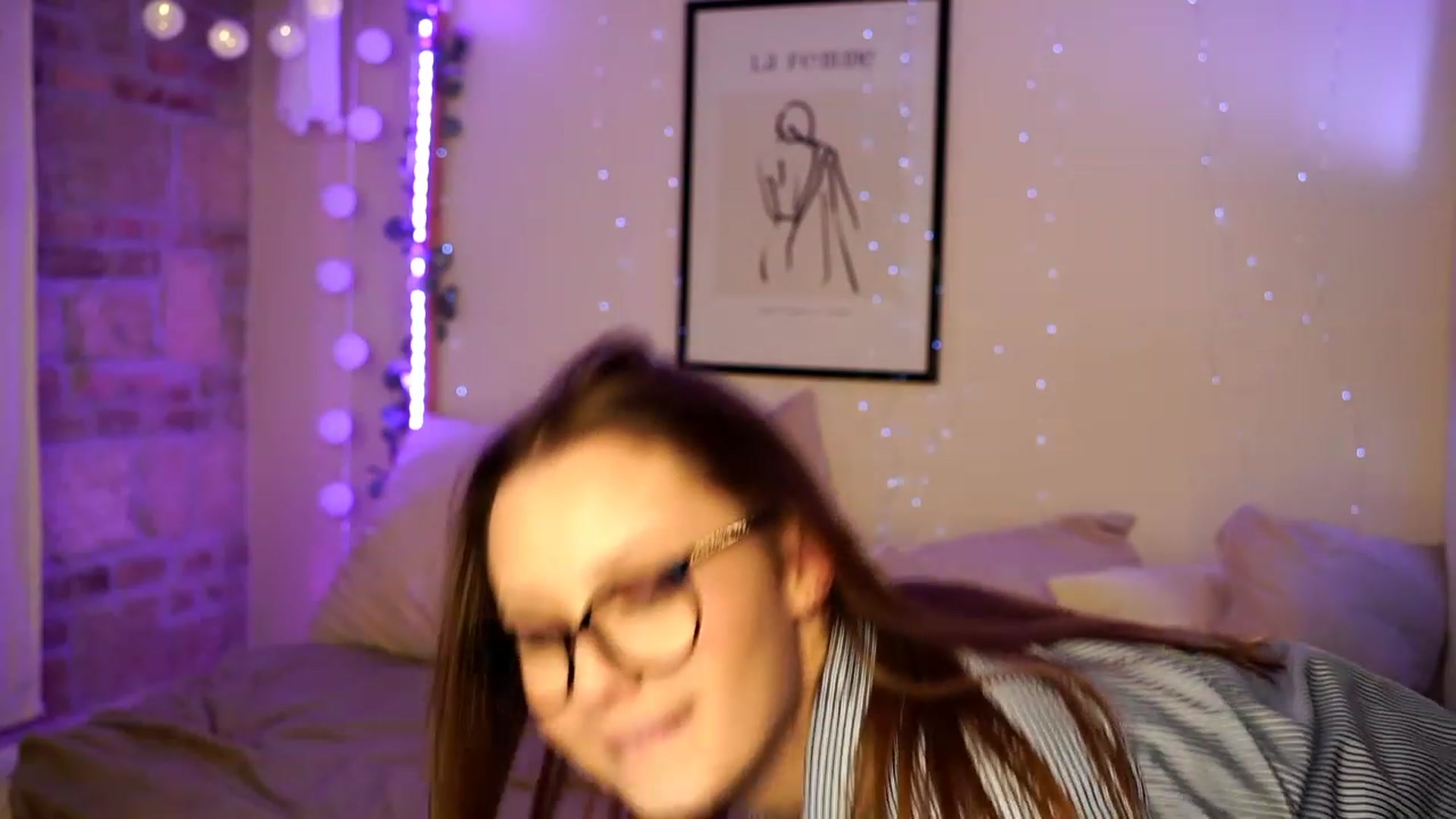 Gallery image thumbnail from EmmmaShy_18's myfreecams stream on, 01/22/2024, 21:29 image 9 of 20