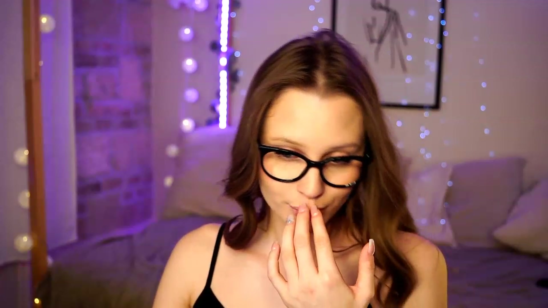 Gallery image thumbnail from EmmmaShy_18's myfreecams stream on, 01/25/2024, 21:39 image 19 of 20
