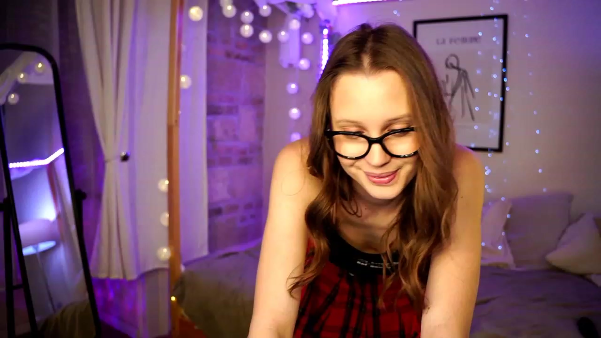 Gallery image thumbnail from EmmmaShy_18's myfreecams stream on, 01/25/2024, 21:39 image 11 of 20