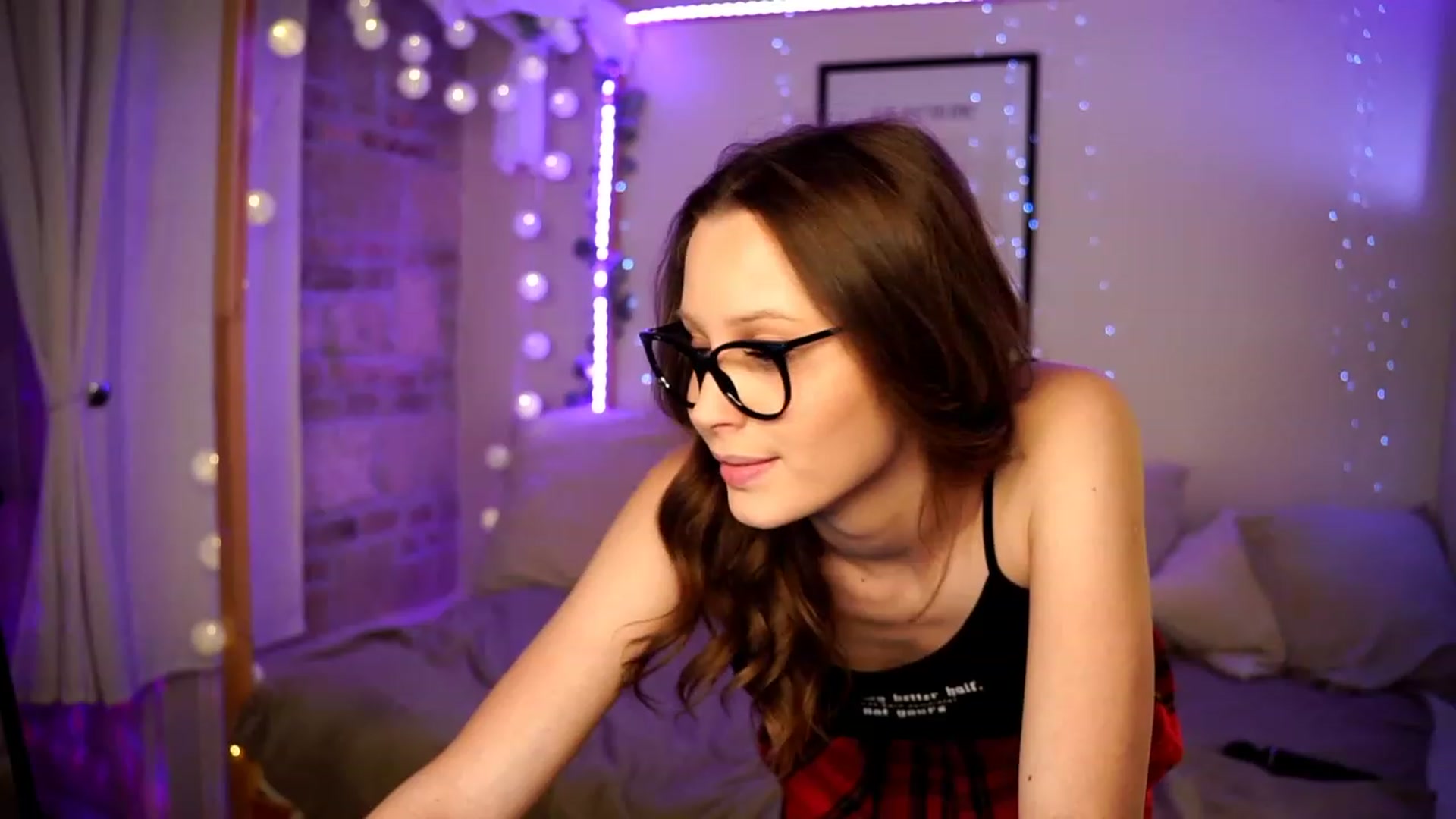 Gallery image thumbnail from EmmmaShy_18's myfreecams stream on, 01/25/2024, 21:39 image 3 of 20