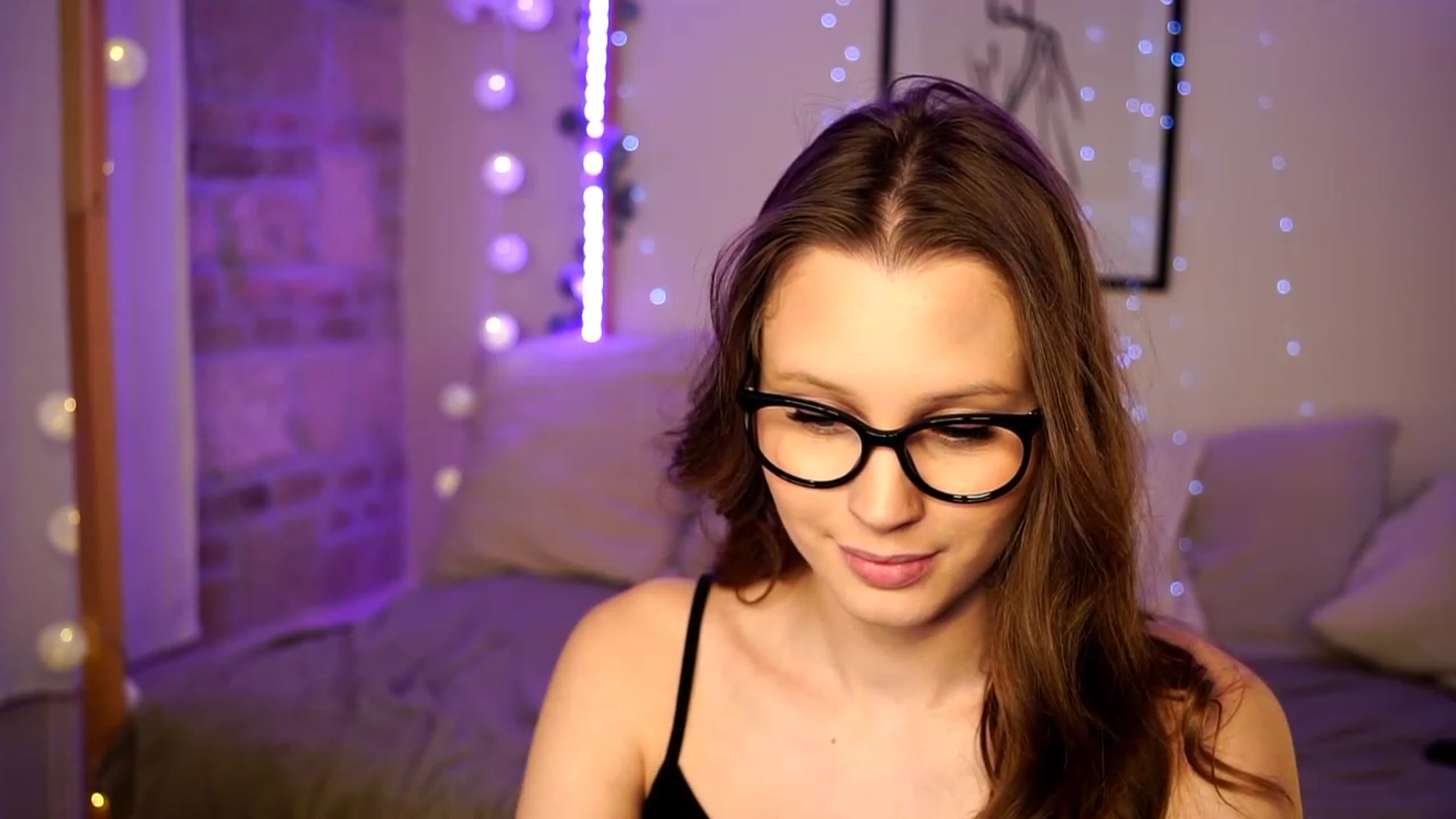 Gallery image thumbnail from EmmmaShy_18's myfreecams stream on, 01/25/2024, 21:39 image 18 of 20
