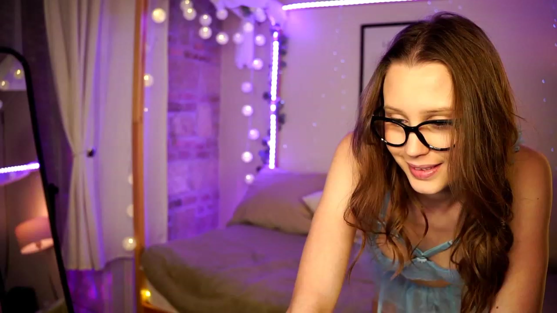 Gallery image thumbnail from EmmmaShy_18's myfreecams stream on, 02/02/2024, 19:16 image 8 of 20