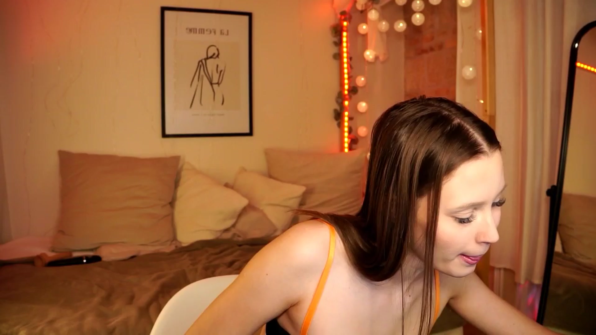 Gallery image thumbnail from EmmmaShy_18's myfreecams stream on, 03/27/2024, 18:27 image 5 of 20