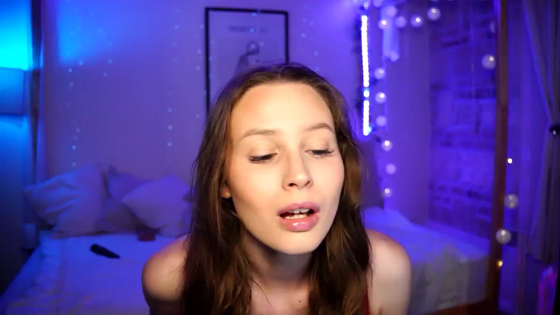 Gallery image thumbnail from EmmmaShy_18's myfreecams stream on, 06/19/2024, 24:50 image 5 of 20