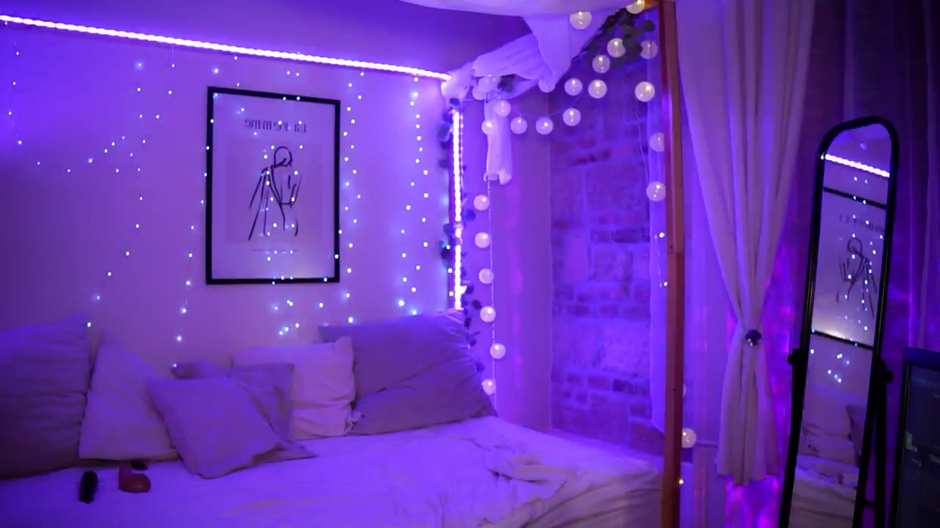 Gallery image thumbnail from EmmmaShy_18's myfreecams stream on, 06/25/2024, 01:41 image 3 of 20