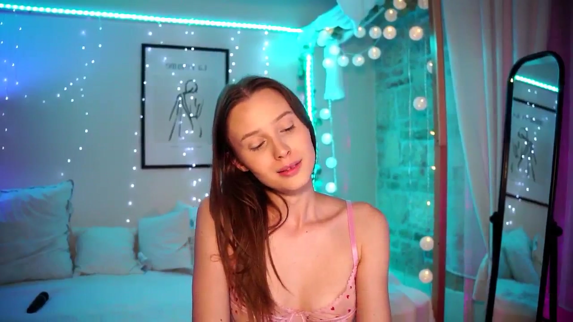 Gallery image thumbnail from EmmmaShy_18's myfreecams stream on, 07/07/2024, 23:32 image 5 of 20