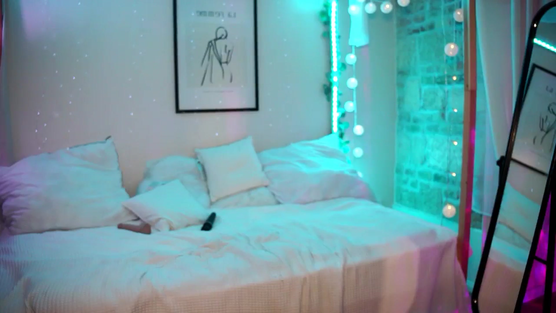 Gallery image thumbnail from EmmmaShy_18's myfreecams stream on, 07/11/2024, 24:47 image 14 of 20