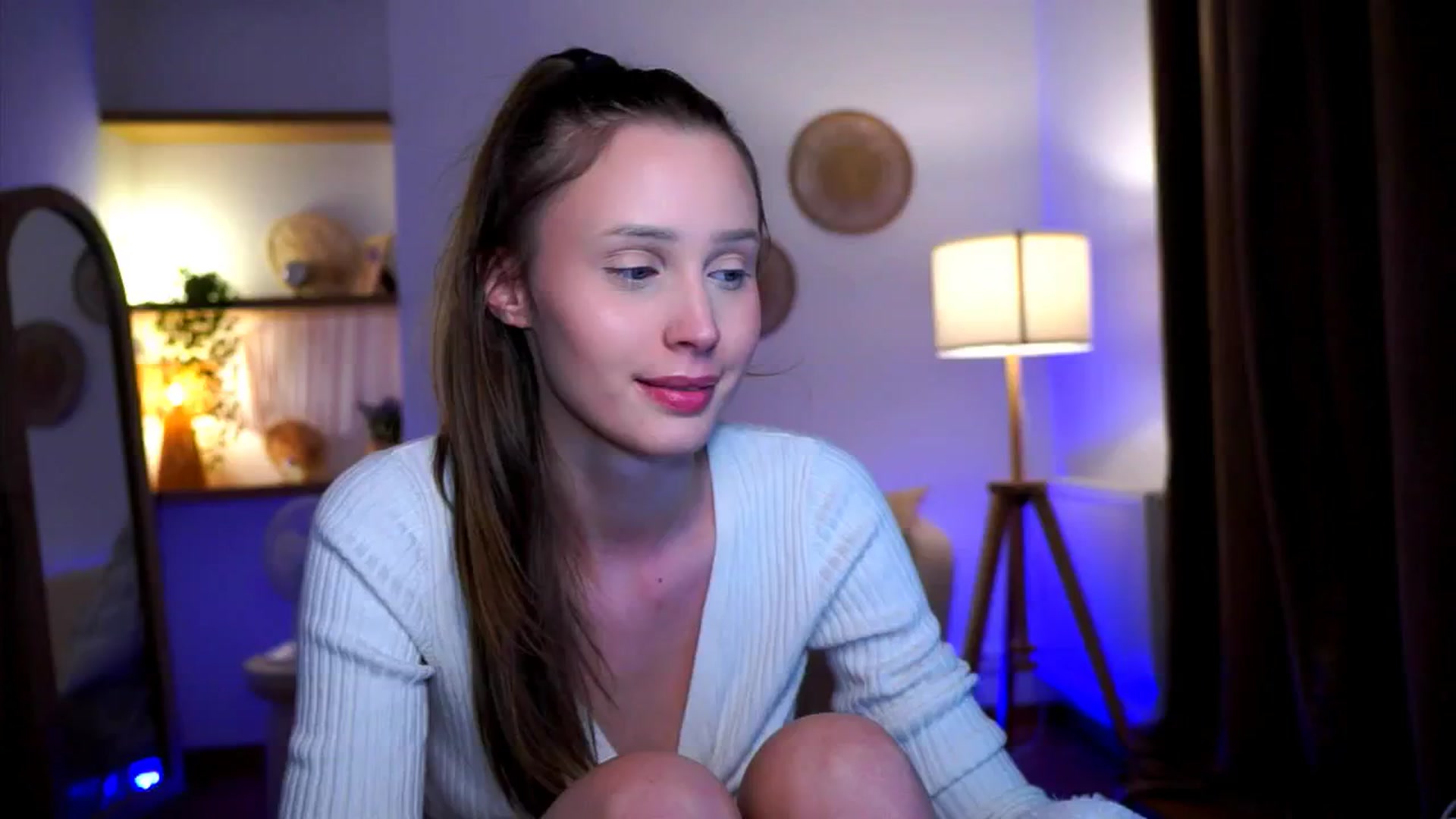 Gallery image thumbnail from EmmmaShy_18's myfreecams stream on, 09/17/2024, 04:40 image 4 of 20