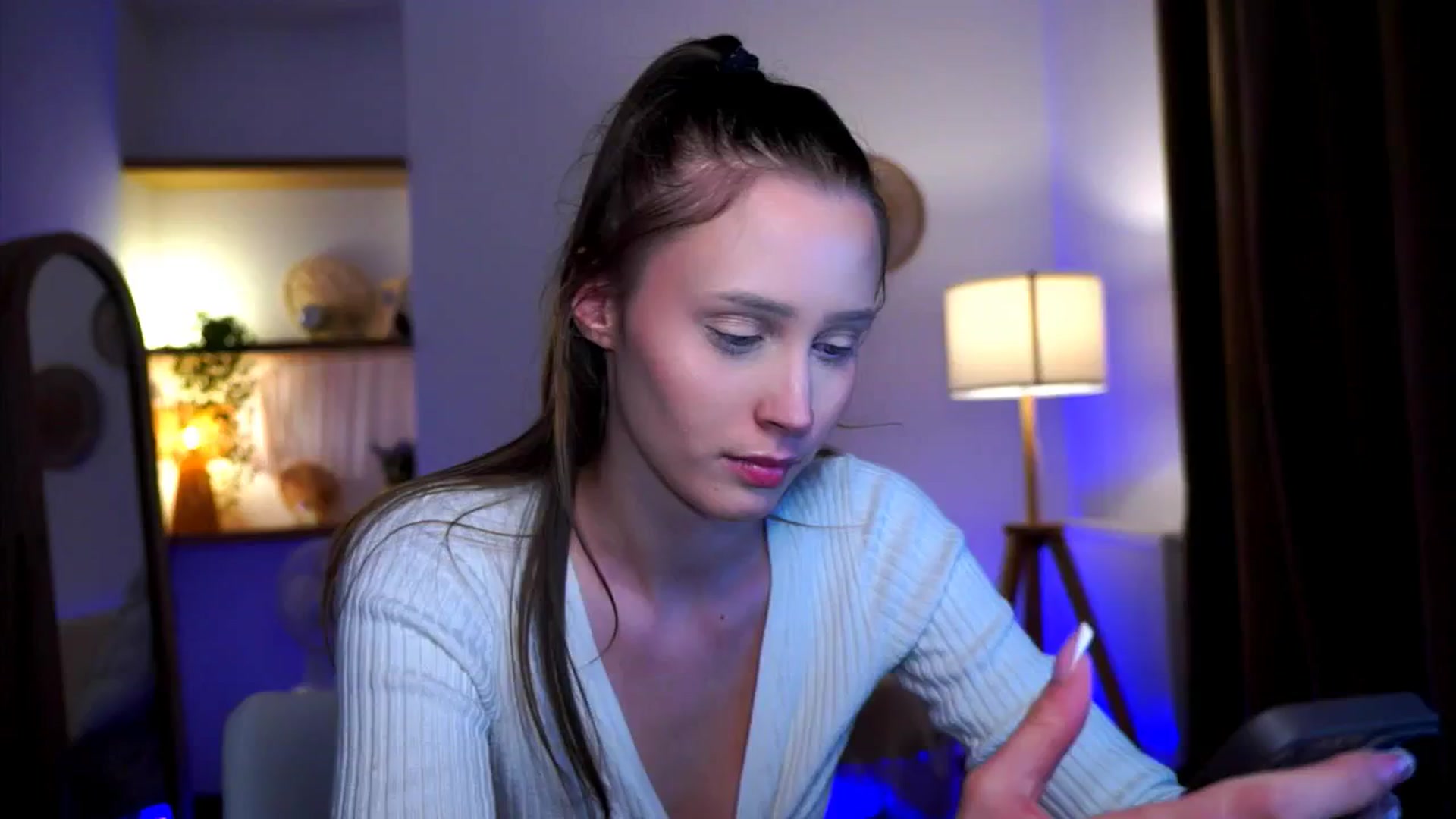 Gallery image thumbnail from EmmmaShy_18's myfreecams stream on, 09/17/2024, 04:40 image 9 of 20