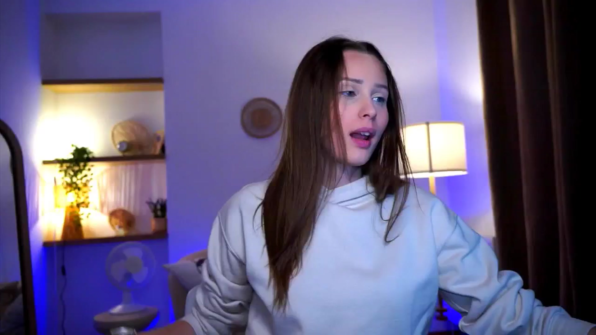 Gallery image thumbnail from EmmmaShy_18's myfreecams stream on, 09/24/2024, 02:03 image 16 of 20