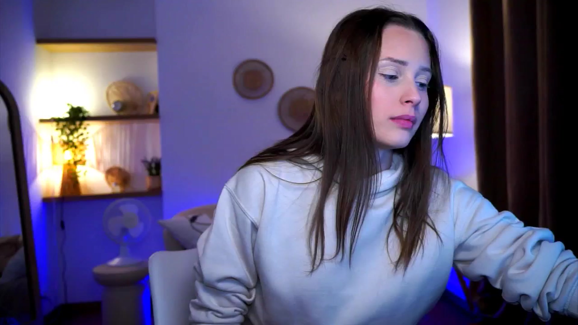 Gallery image thumbnail from EmmmaShy_18's myfreecams stream on, 09/24/2024, 02:03 image 19 of 20