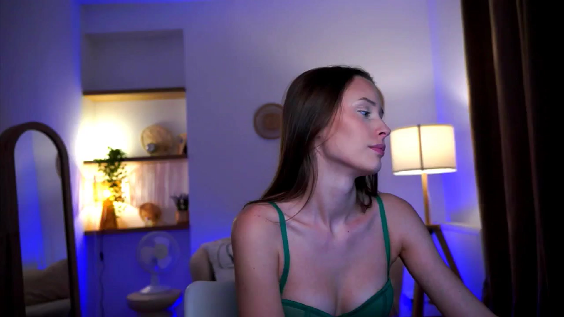 Gallery image thumbnail from EmmmaShy_18's myfreecams stream on, 09/26/2024, 20:28 image 15 of 20