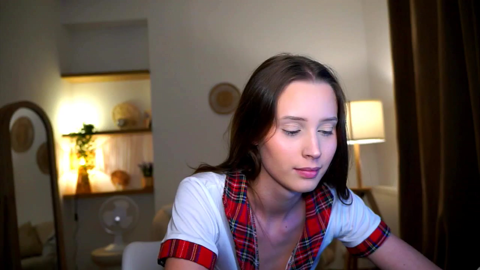 Gallery image thumbnail from EmmmaShy_18's myfreecams stream on, 10/03/2024, 24:46 image 16 of 20