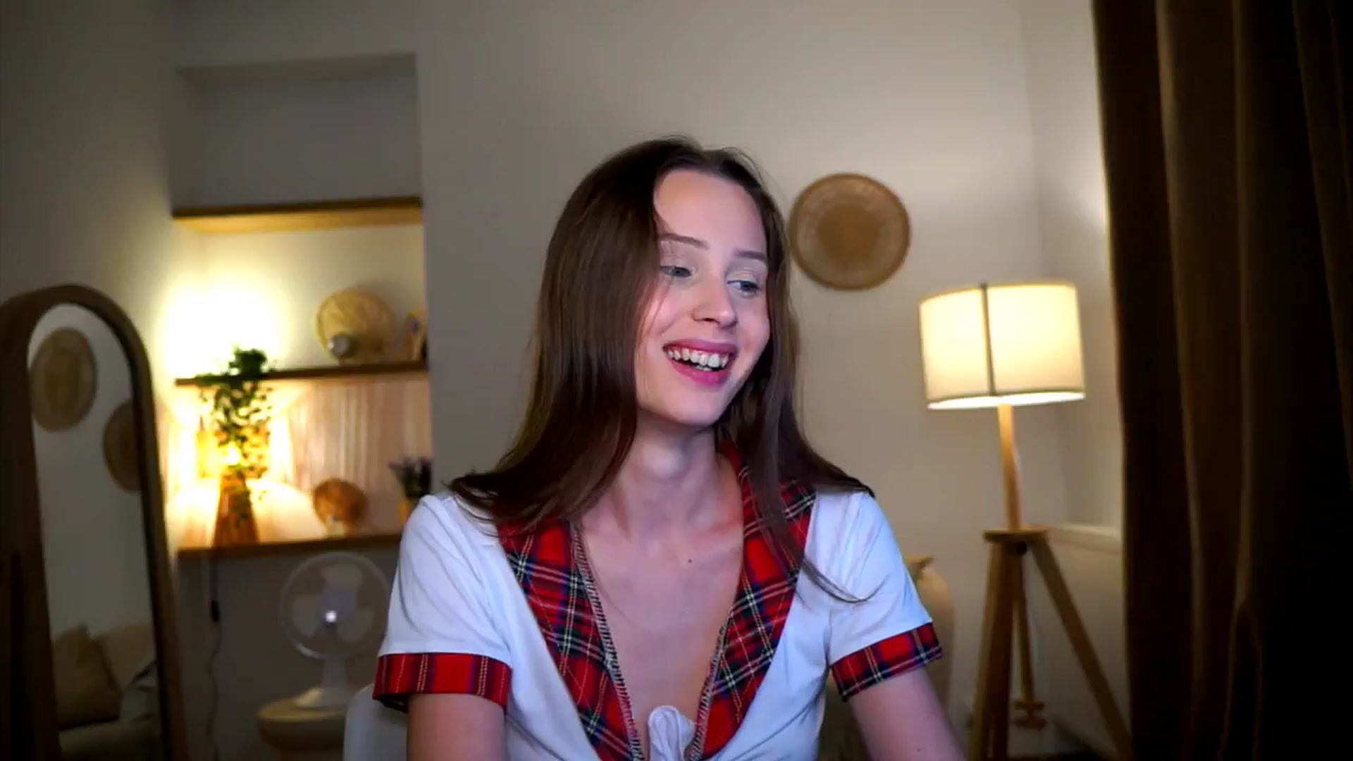 Gallery image thumbnail from EmmmaShy_18's myfreecams stream on, 10/03/2024, 24:46 image 17 of 20