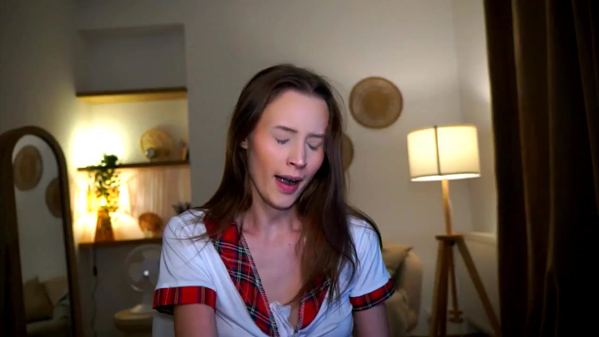 Gallery image thumbnail from EmmmaShy_18's myfreecams stream on, 10/03/2024, 24:46 image 12 of 20