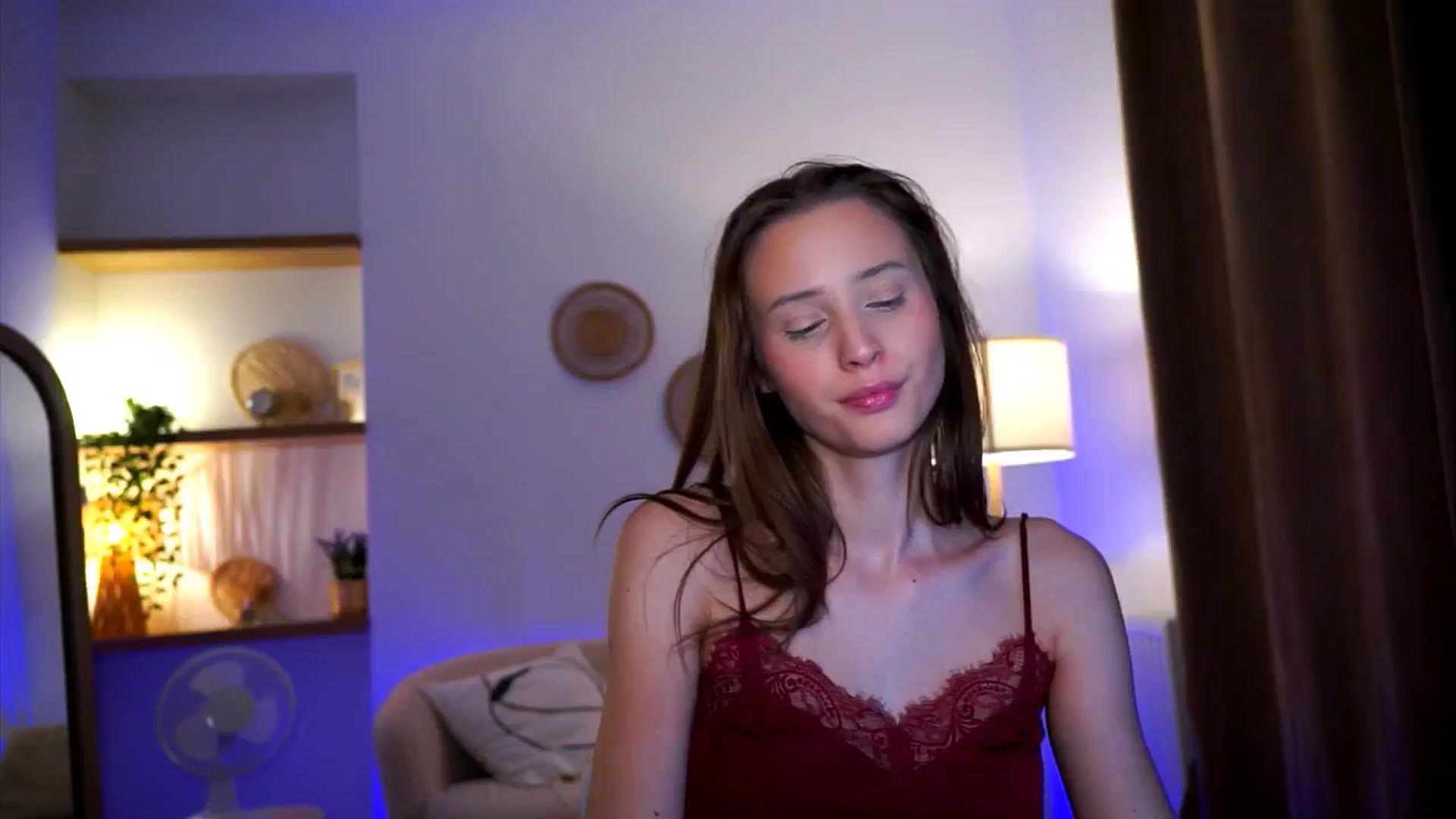 Gallery image thumbnail from EmmmaShy_18's myfreecams stream on, 10/14/2024, 21:15 image 19 of 20