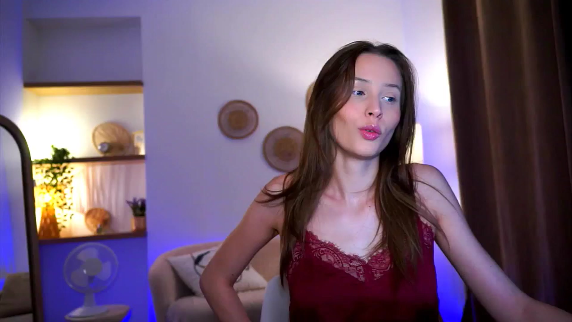 Gallery image thumbnail from EmmmaShy_18's myfreecams stream on, 10/14/2024, 21:15 image 3 of 20