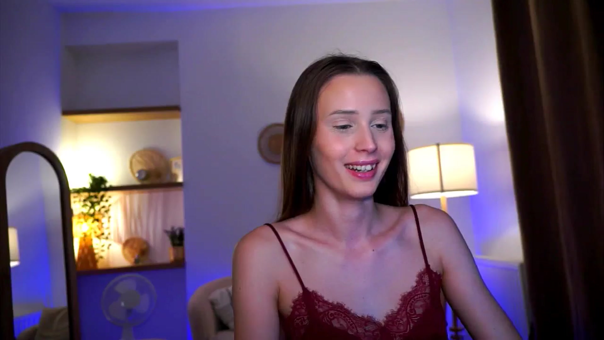 Gallery image thumbnail from EmmmaShy_18's myfreecams stream on, 10/14/2024, 23:01 image 2 of 20