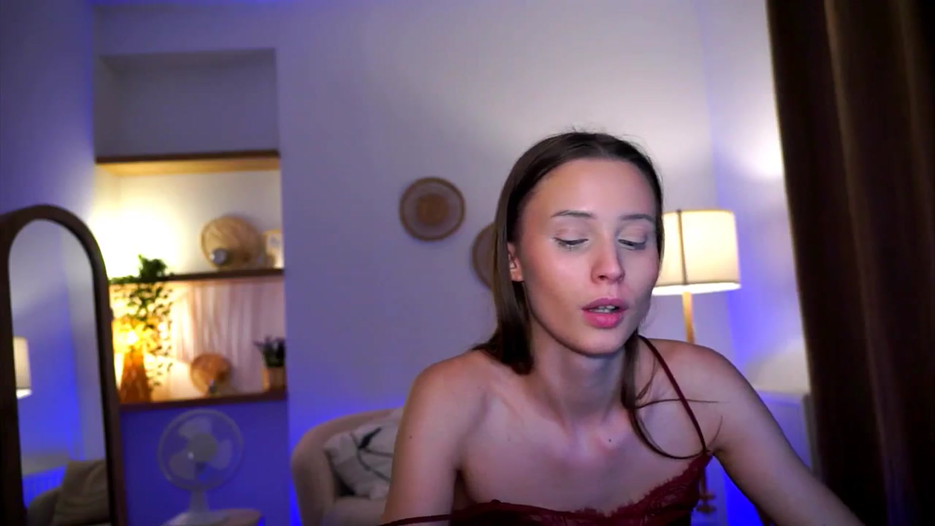Gallery image thumbnail from EmmmaShy_18's myfreecams stream on, 10/14/2024, 23:57 image 12 of 20