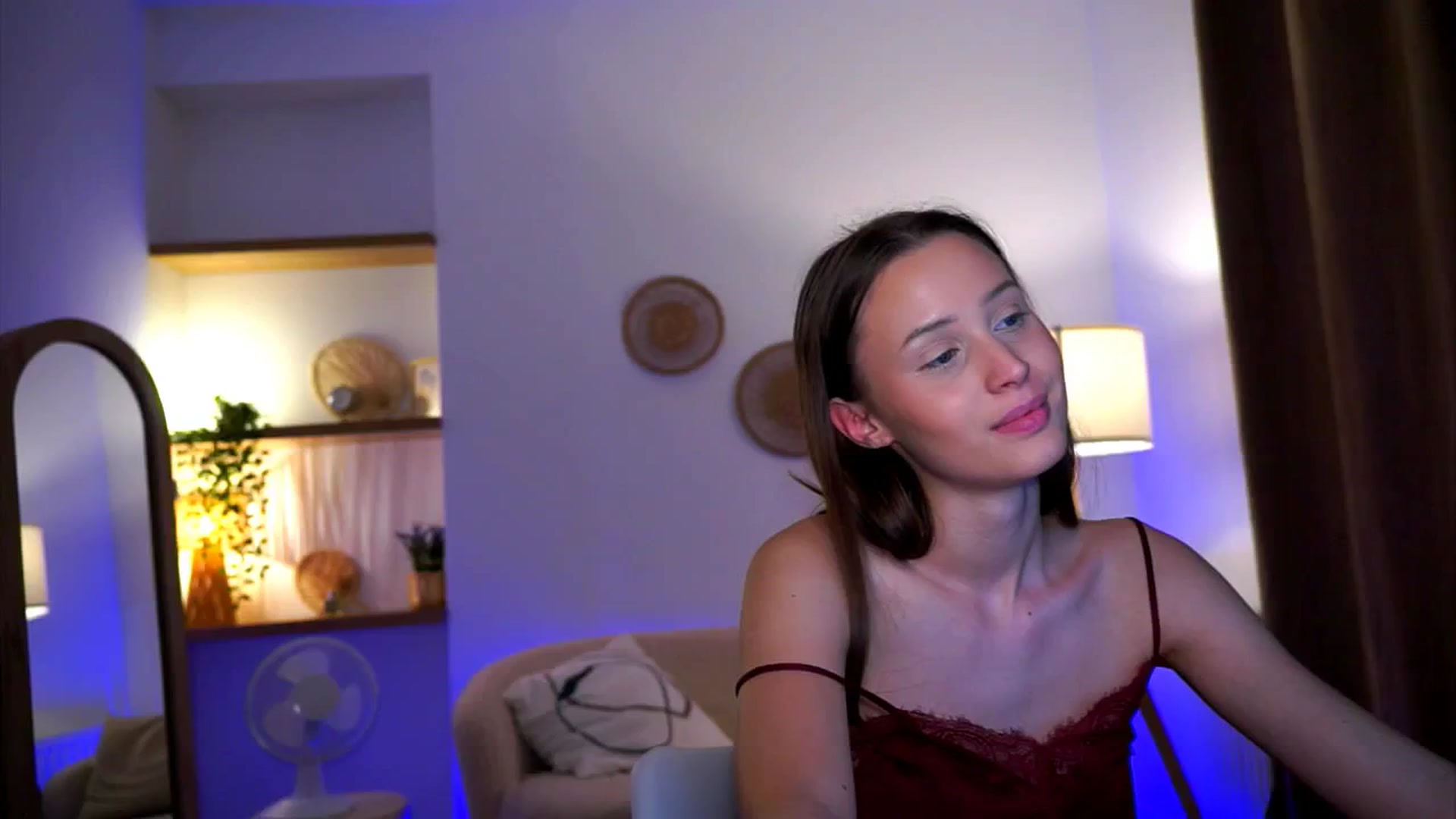 Gallery image thumbnail from EmmmaShy_18's myfreecams stream on, 10/14/2024, 23:57 image 10 of 20