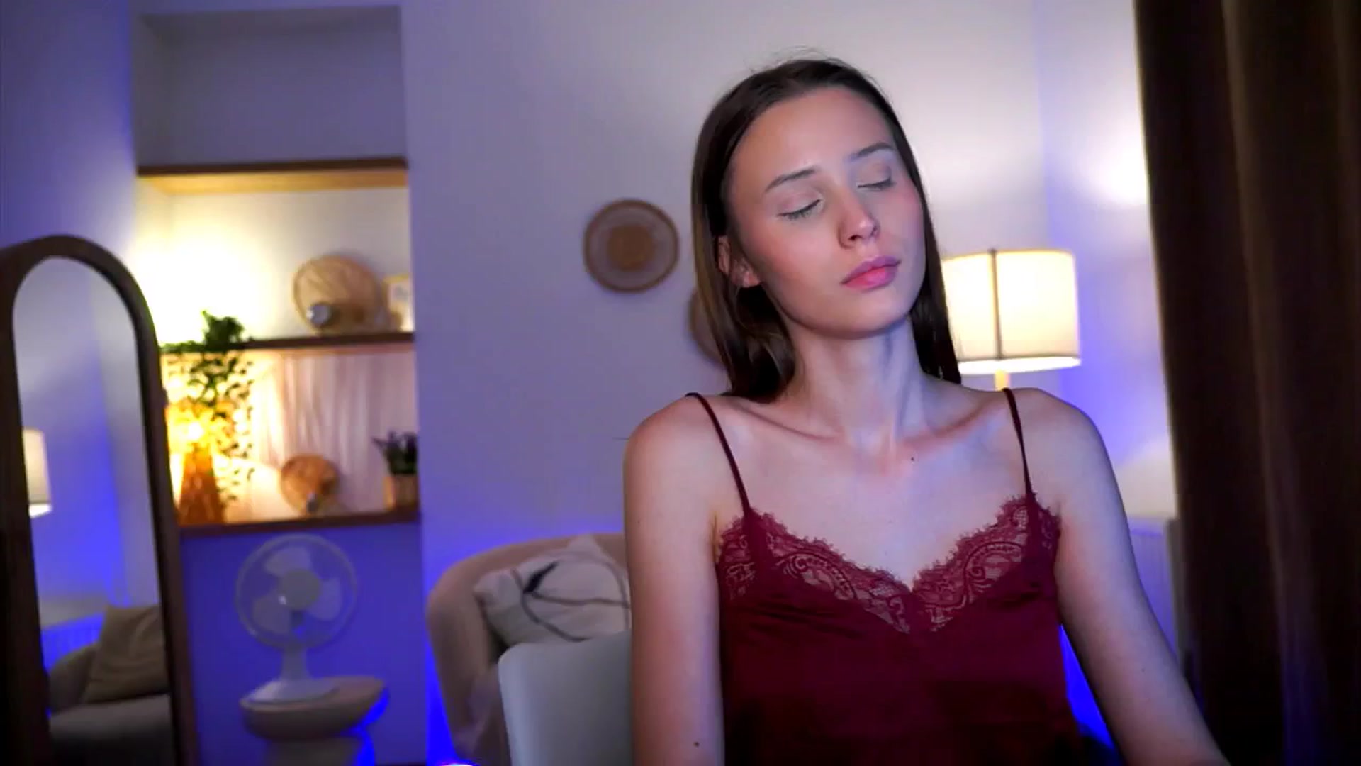 Gallery image thumbnail from EmmmaShy_18's myfreecams stream on, 10/14/2024, 23:57 image 4 of 20