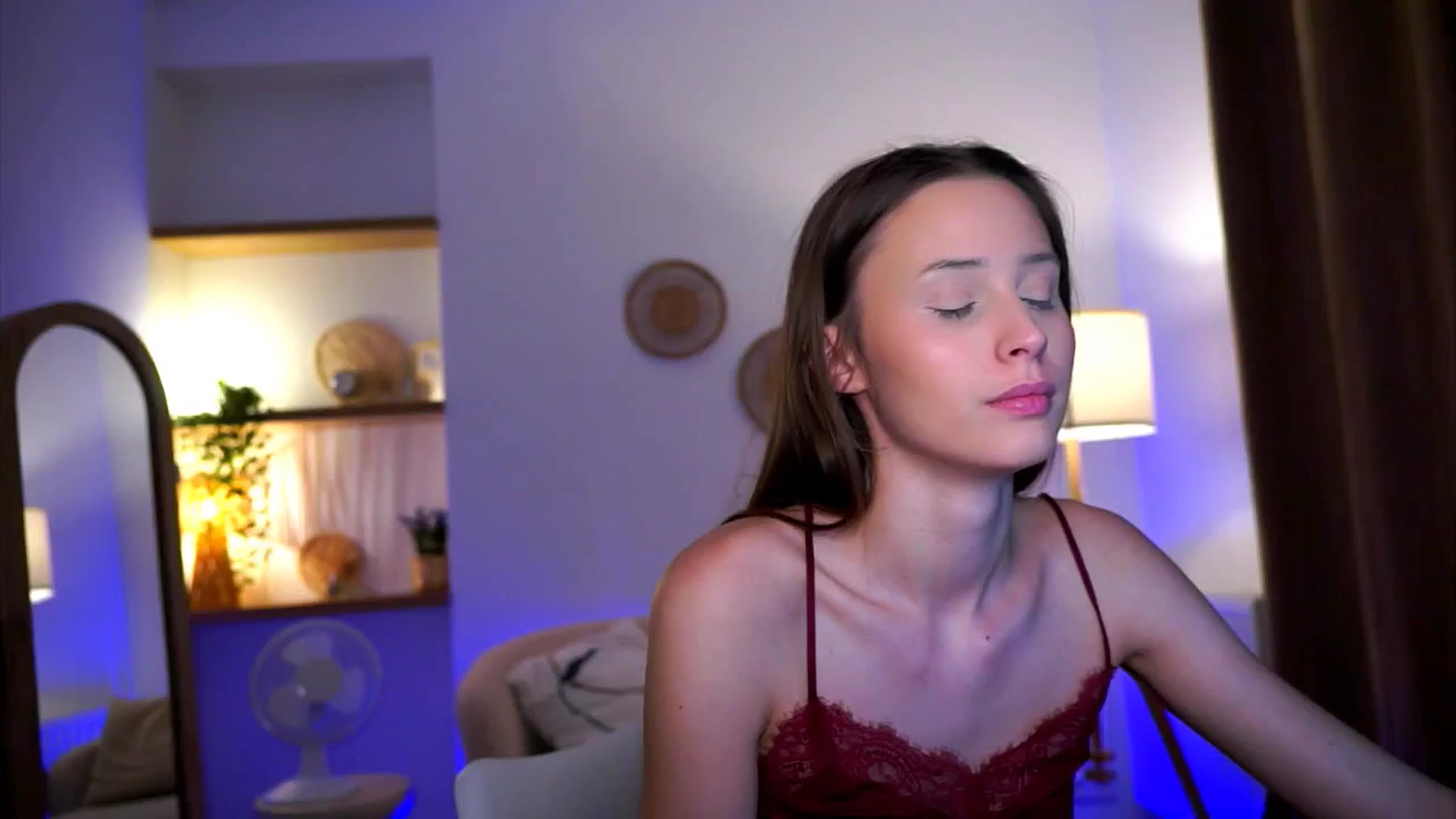 Gallery image thumbnail from EmmmaShy_18's myfreecams stream on, 10/14/2024, 23:57 image 1 of 20