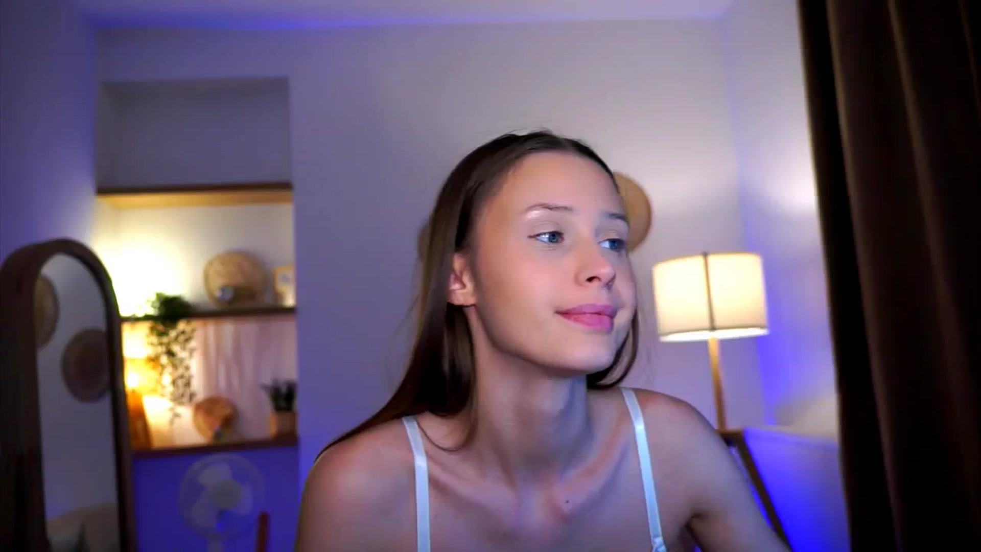 Gallery image thumbnail from EmmmaShy_18's myfreecams stream on, 10/20/2024, 23:29 image 16 of 20
