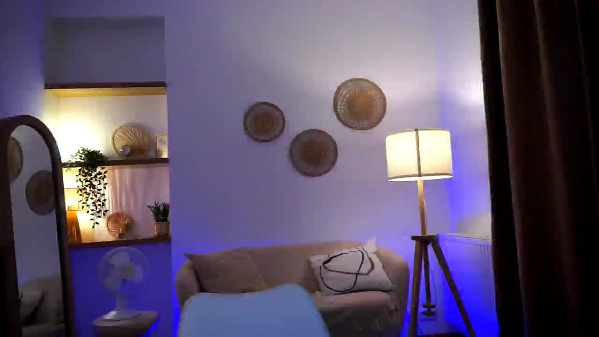 Gallery image thumbnail from EmmmaShy_18's myfreecams stream on, 10/21/2024, 03:02 image 12 of 20