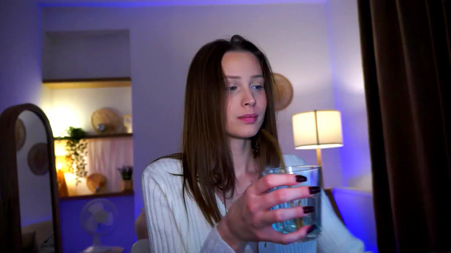 Gallery image thumbnail from EmmmaShy_18's myfreecams stream on, 10/22/2024, 02:34 image 5 of 20