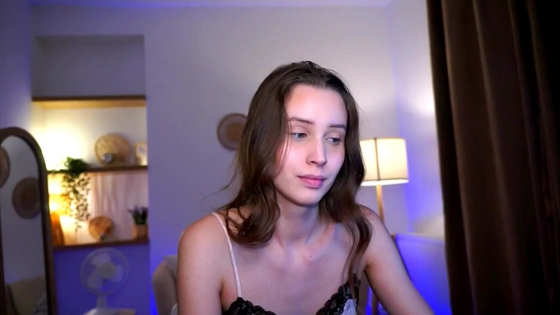 Gallery image thumbnail from EmmmaShy_18's myfreecams stream on, 10/24/2024, 24:43 image 4 of 20