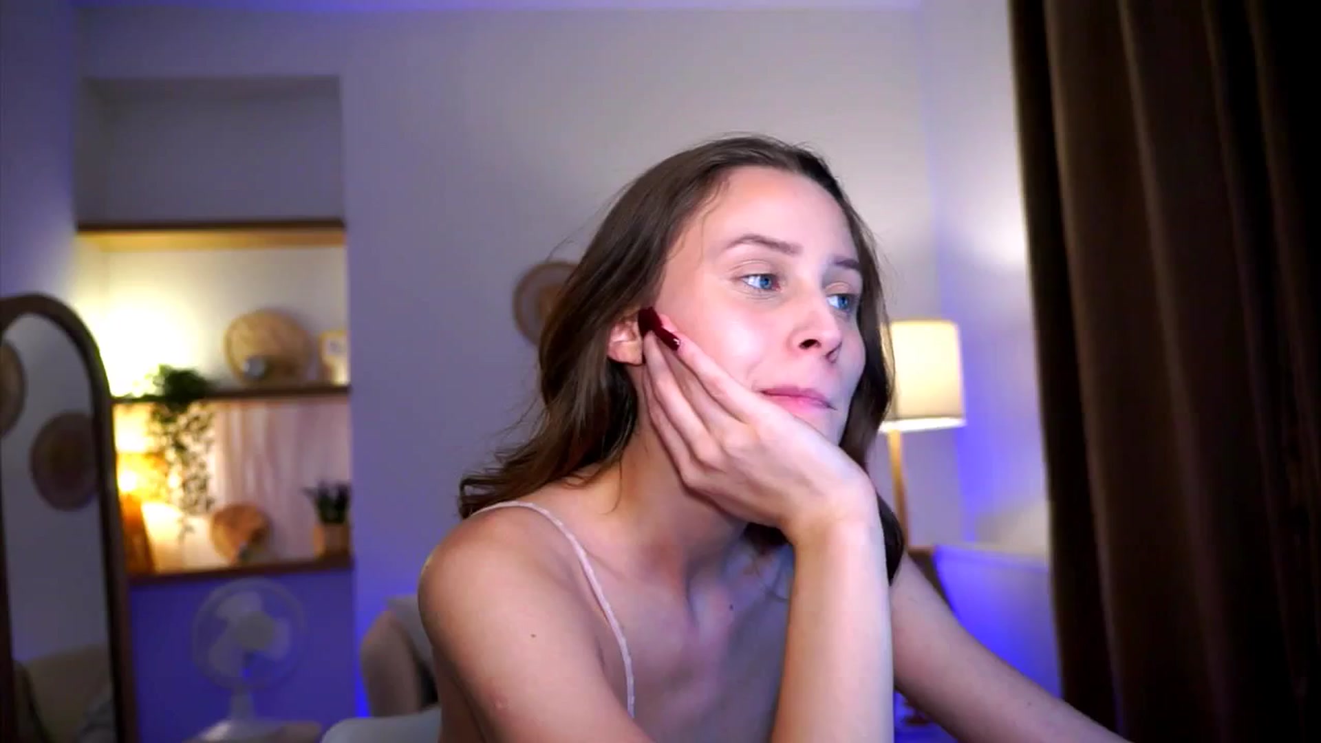 Gallery image thumbnail from EmmmaShy_18's myfreecams stream on, 10/24/2024, 24:43 image 6 of 20