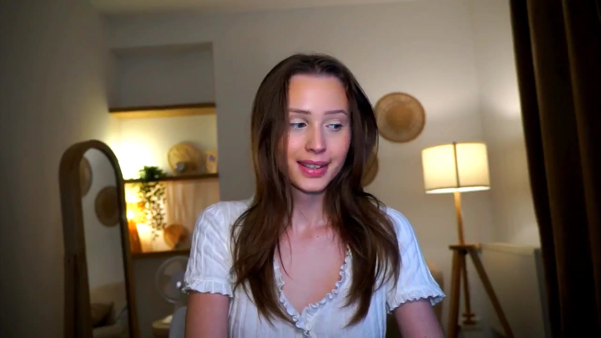 Gallery image thumbnail from EmmmaShy_18's myfreecams stream on, 10/28/2024, 01:12 image 8 of 20