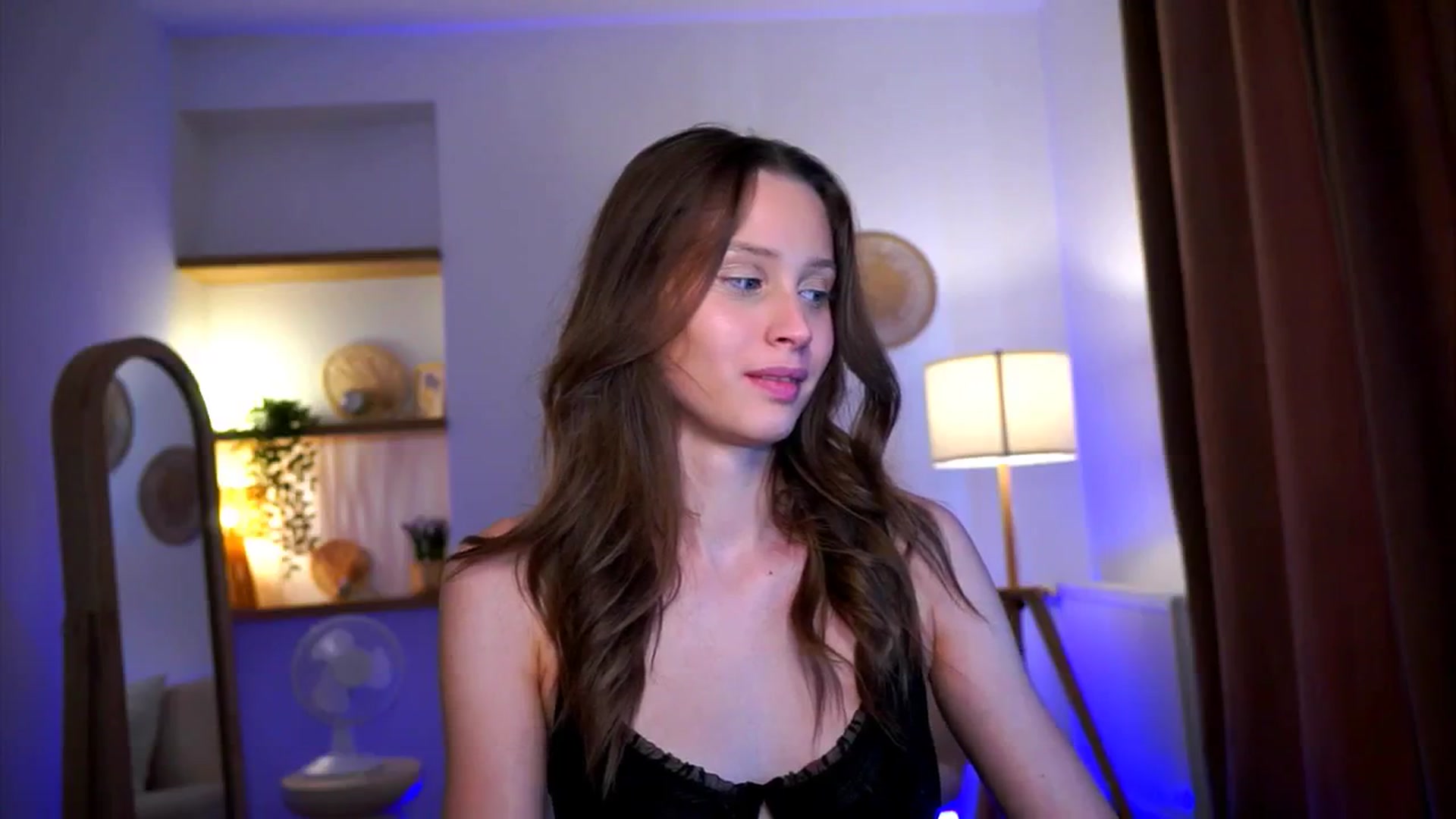 Gallery image thumbnail from EmmmaShy_18's myfreecams stream on, 10/29/2024, 08:17 image 17 of 20