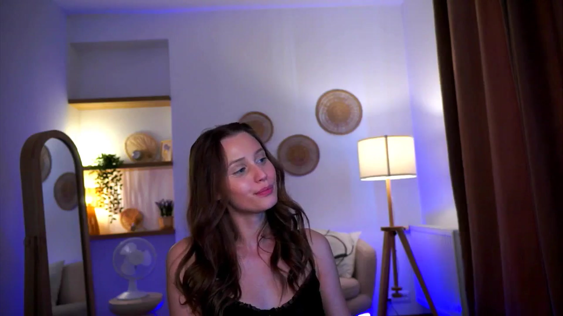 Gallery image thumbnail from EmmmaShy_18's myfreecams stream on, 10/29/2024, 08:17 image 18 of 20