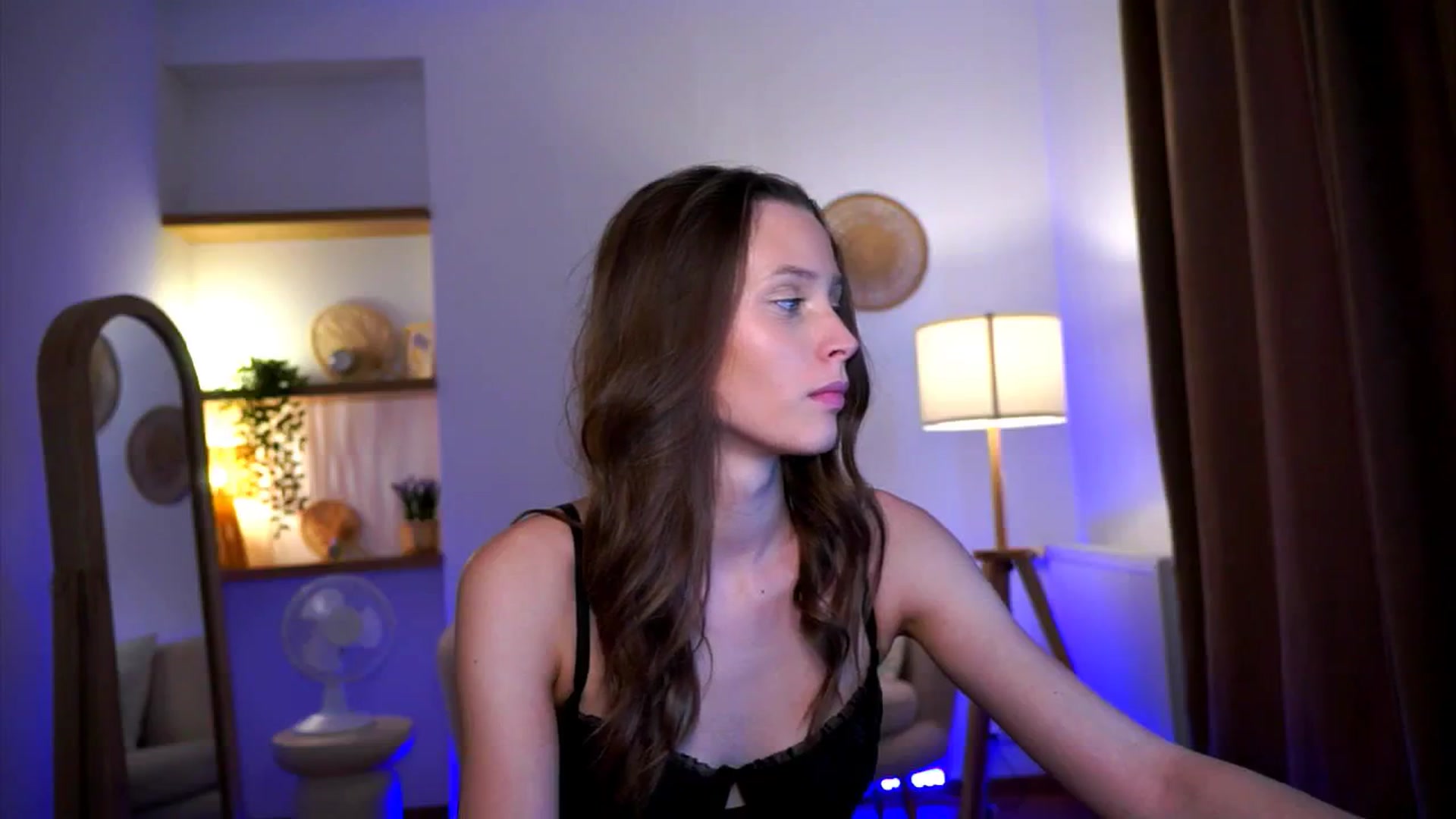 Gallery image thumbnail from EmmmaShy_18's myfreecams stream on, 10/29/2024, 08:17 image 3 of 20