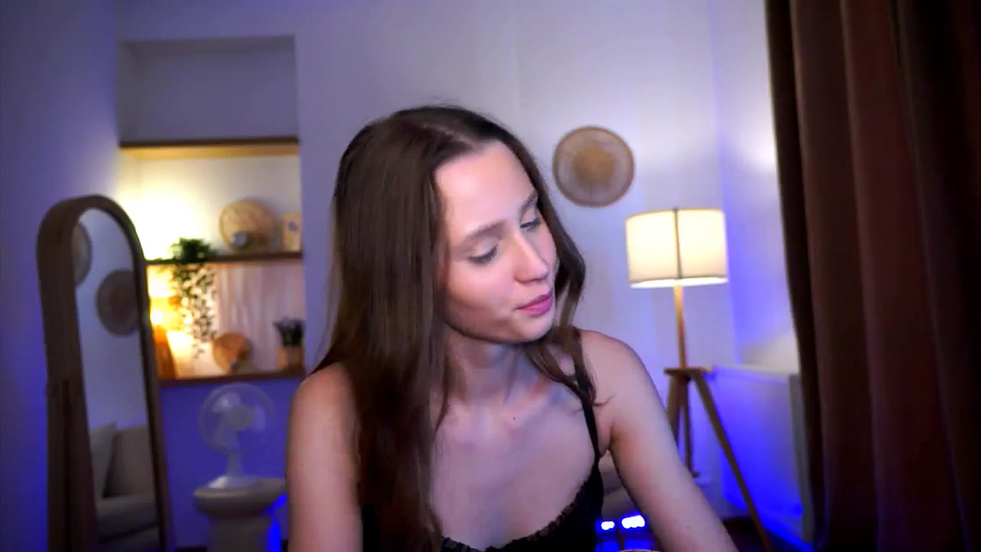 Gallery image thumbnail from EmmmaShy_18's myfreecams stream on, 10/29/2024, 08:17 image 15 of 20