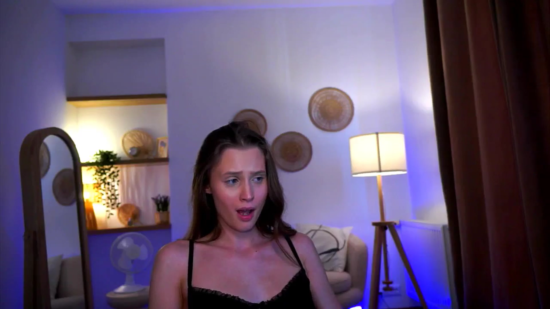 Gallery image thumbnail from EmmmaShy_18's myfreecams stream on, 10/29/2024, 08:17 image 19 of 20