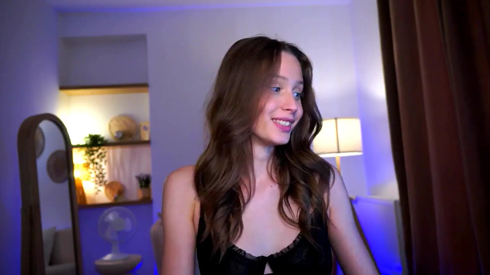 Gallery image thumbnail from EmmmaShy_18's myfreecams stream on, 10/29/2024, 08:17 image 16 of 20