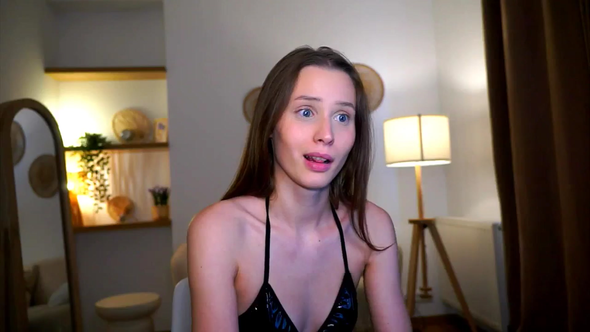 Gallery image thumbnail from EmmmaShy_18's myfreecams stream on, 10/31/2024, 08:09 image 7 of 20