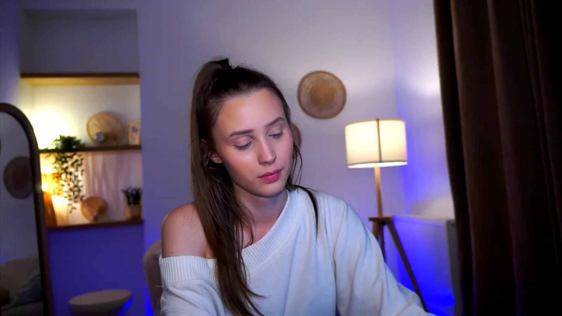 Gallery image thumbnail from EmmmaShy_18's myfreecams stream on, 10/31/2024, 16:12 image 1 of 20