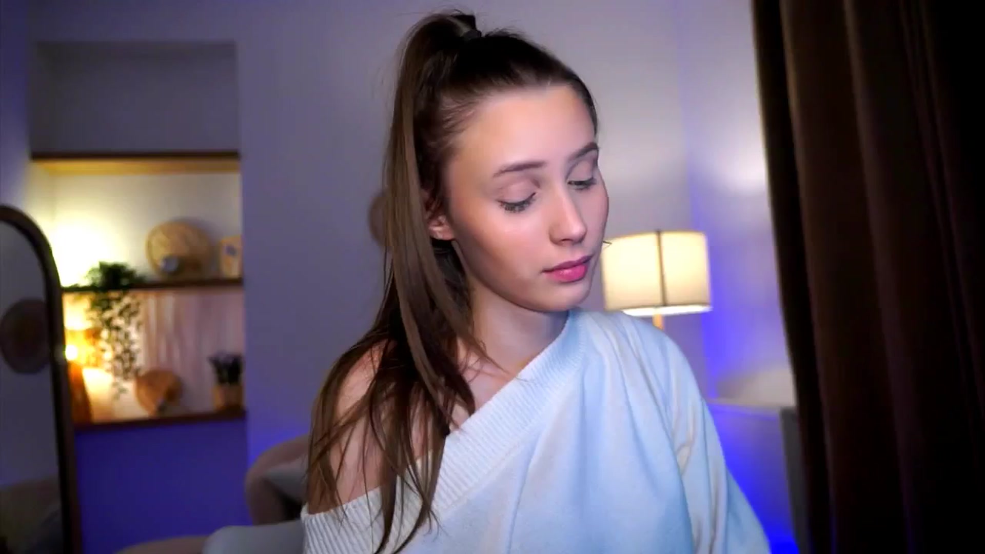 Gallery image thumbnail from EmmmaShy_18's myfreecams stream on, 10/31/2024, 16:12 image 19 of 20