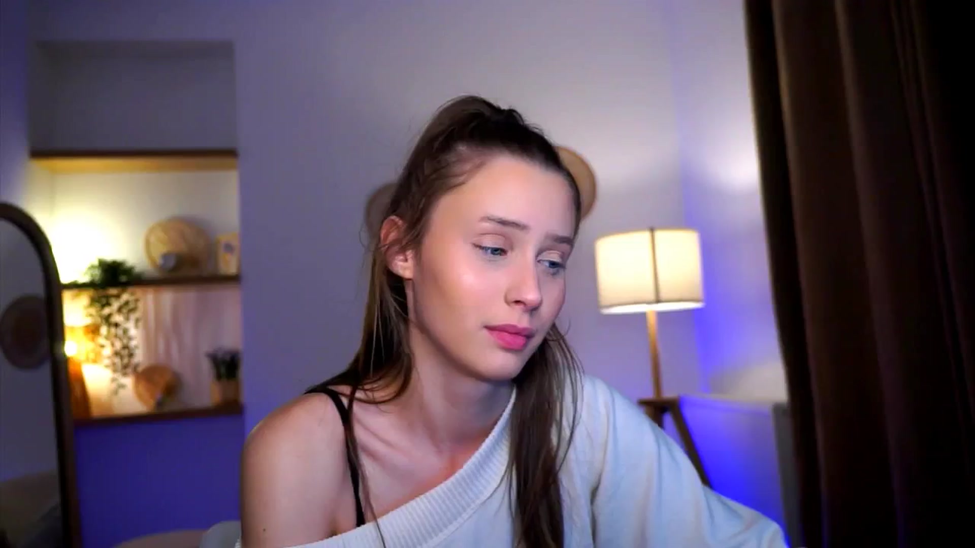 Gallery image thumbnail from EmmmaShy_18's myfreecams stream on, 10/31/2024, 16:12 image 11 of 20