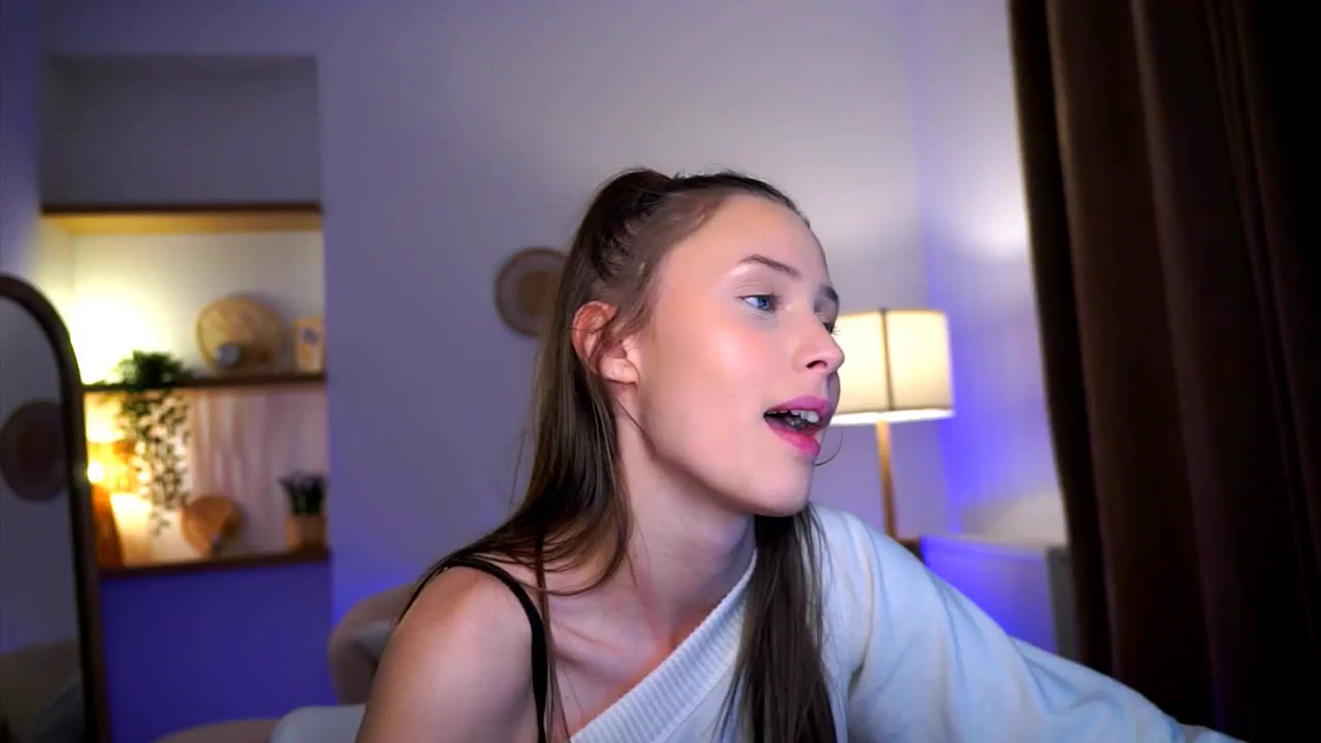 Gallery image thumbnail from EmmmaShy_18's myfreecams stream on, 10/31/2024, 16:12 image 12 of 20