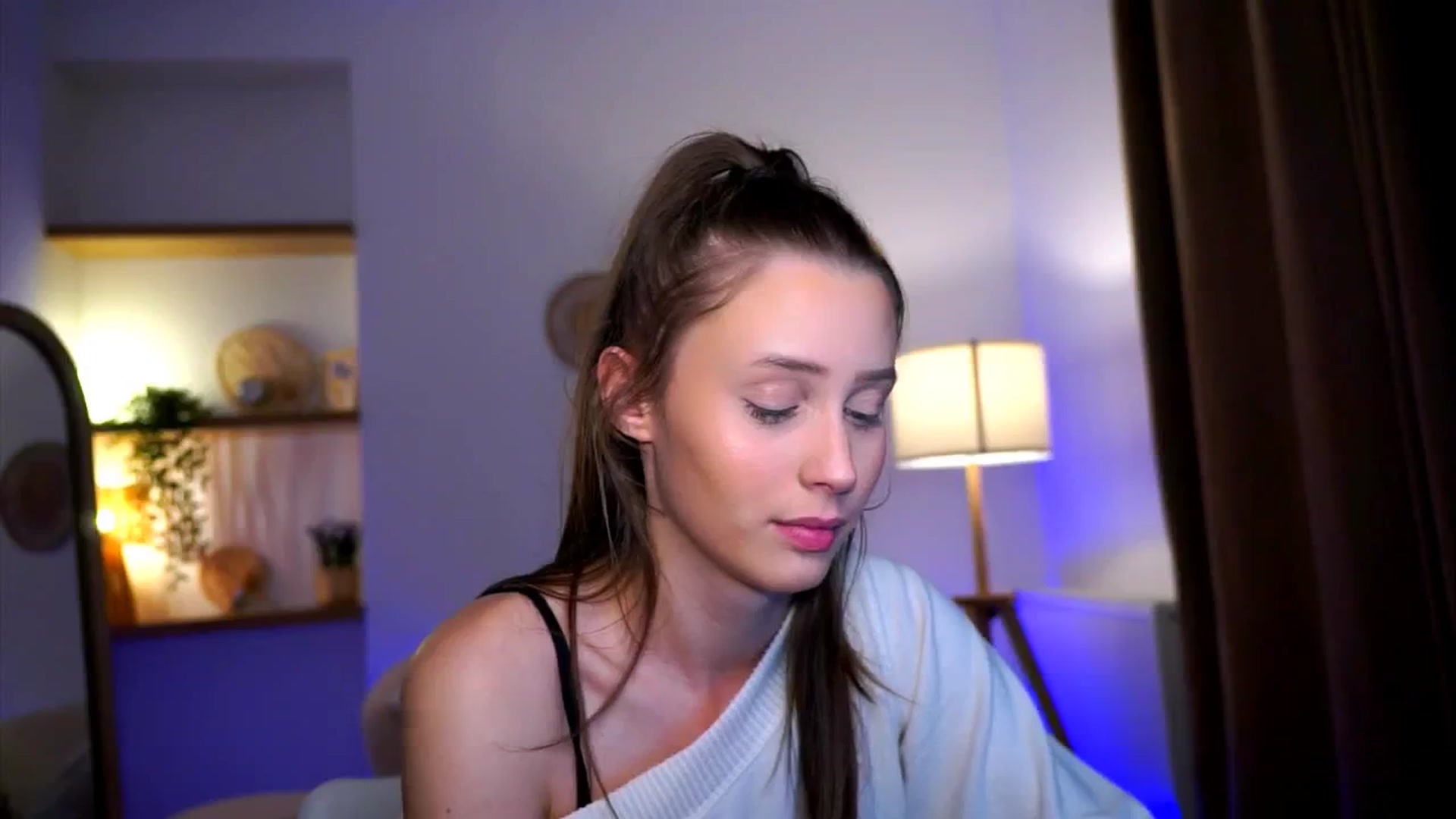 Gallery image thumbnail from EmmmaShy_18's myfreecams stream on, 10/31/2024, 16:12 image 14 of 20