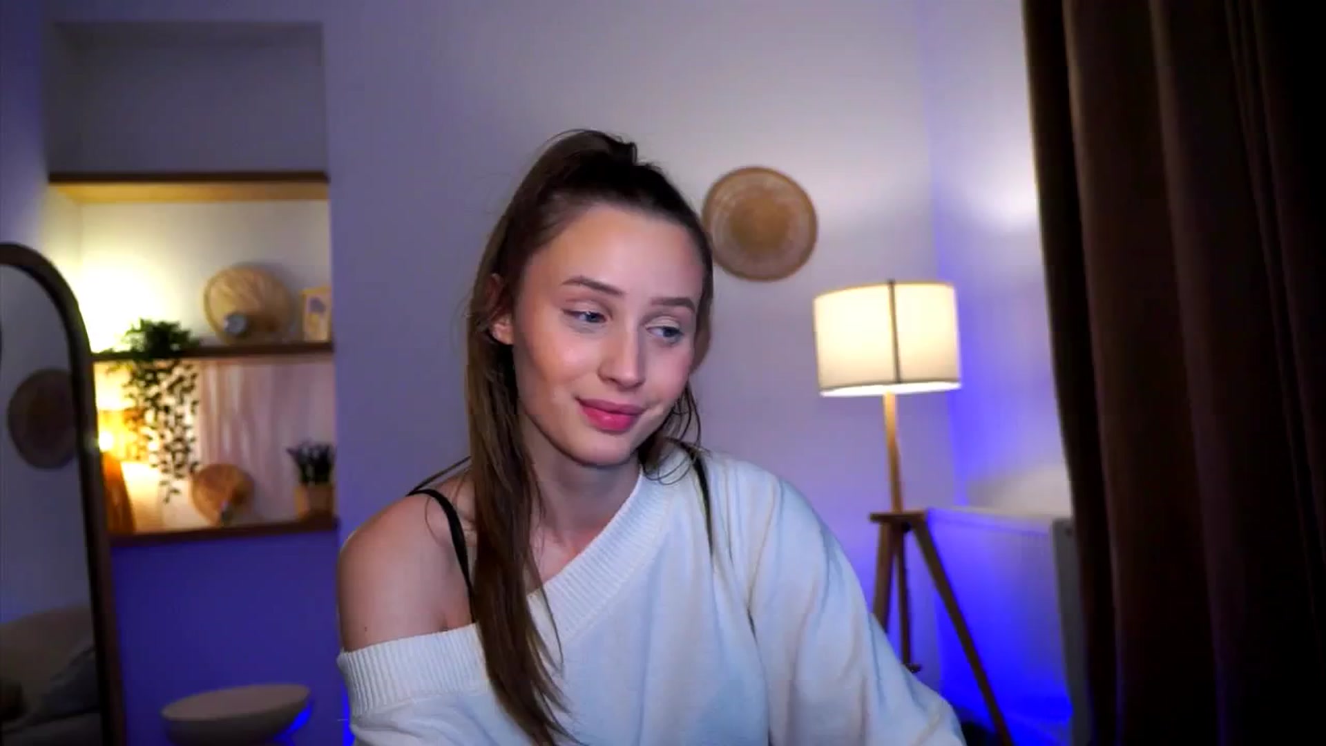 Gallery image thumbnail from EmmmaShy_18's myfreecams stream on, 10/31/2024, 16:12 image 2 of 20