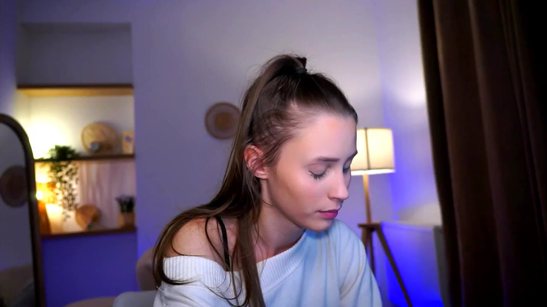 Gallery image thumbnail from EmmmaShy_18's myfreecams stream on, 10/31/2024, 16:12 image 20 of 20