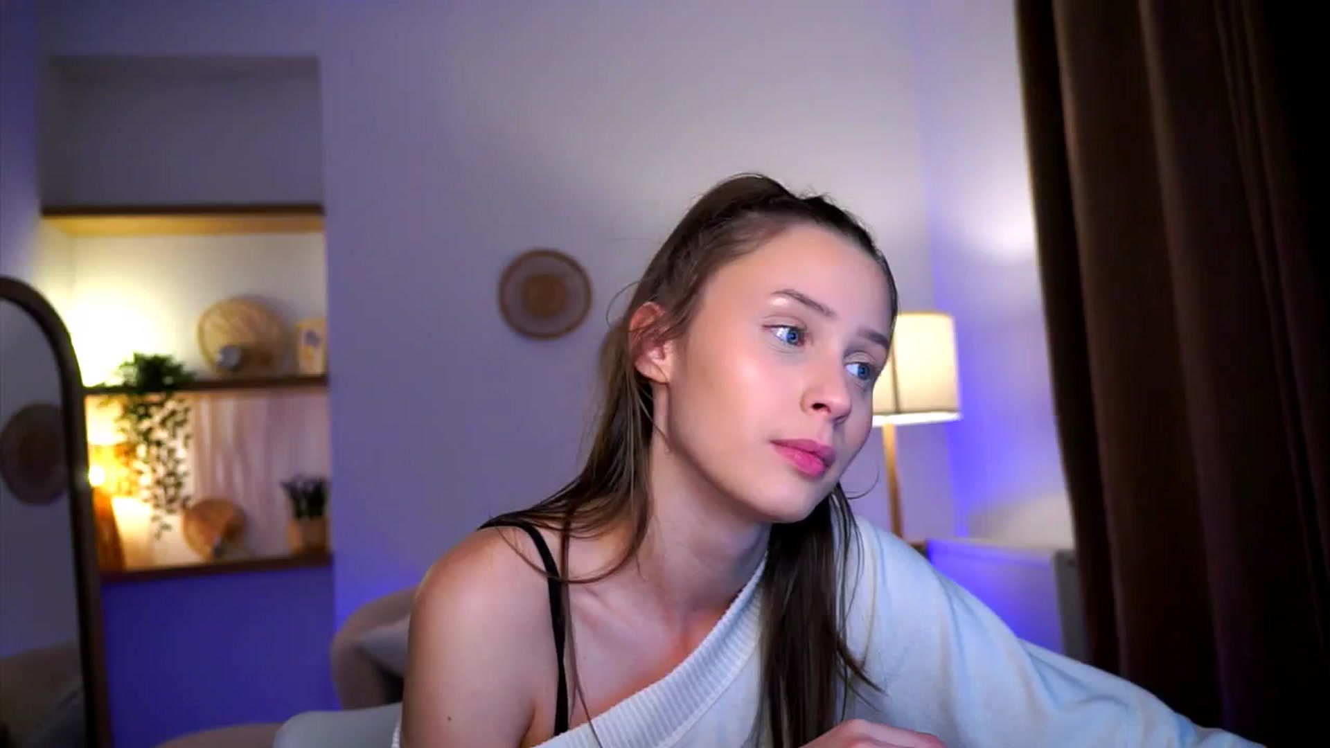 Gallery image thumbnail from EmmmaShy_18's myfreecams stream on, 10/31/2024, 16:12 image 13 of 20