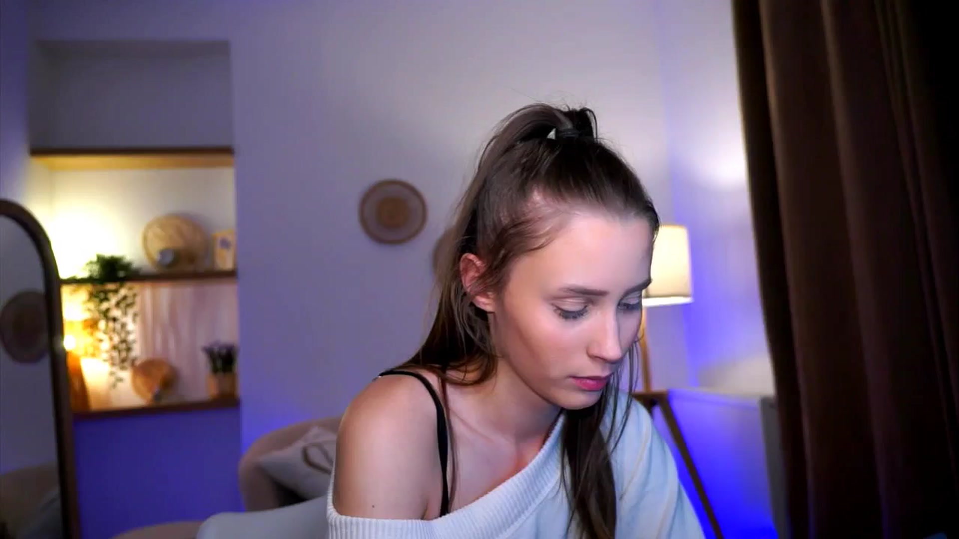 Gallery image thumbnail from EmmmaShy_18's myfreecams stream on, 10/31/2024, 16:12 image 9 of 20